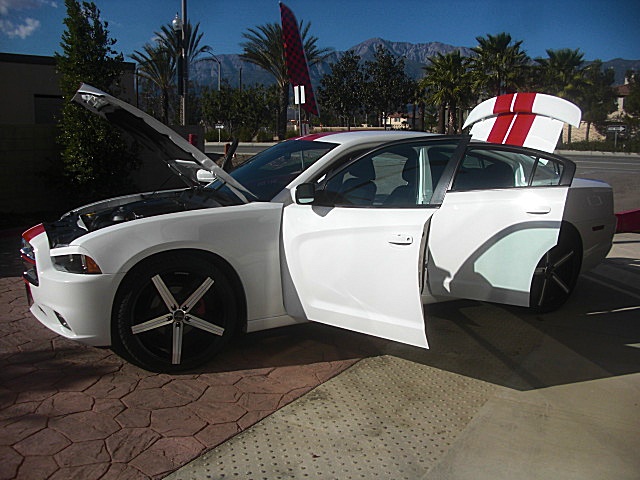 2011chargerWHITE/23a47.JPG