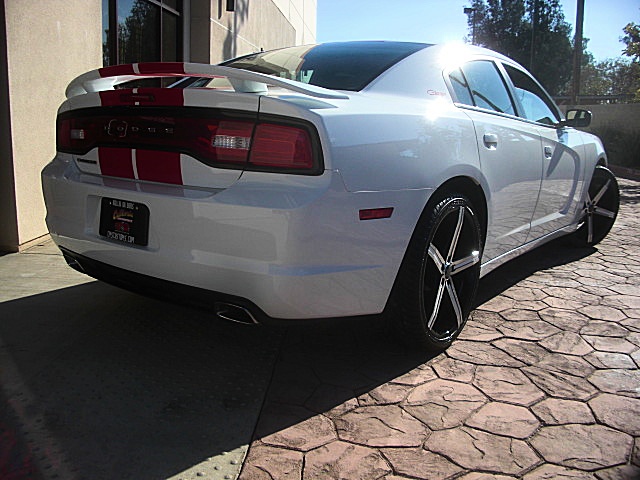 2011chargerWHITE/23a47.JPG