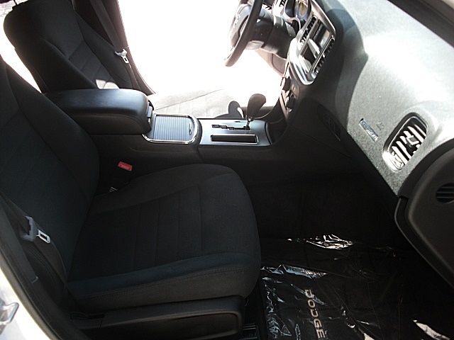 2011chargerWHITE/24a36.JPG