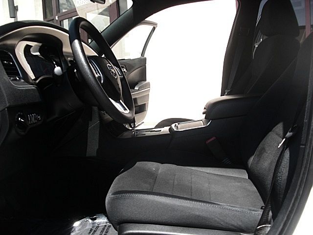 2011chargerWHITE/24a36.JPG