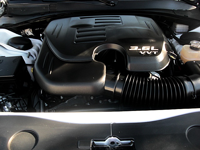 2011chargerWHITE/25aa49.JPG