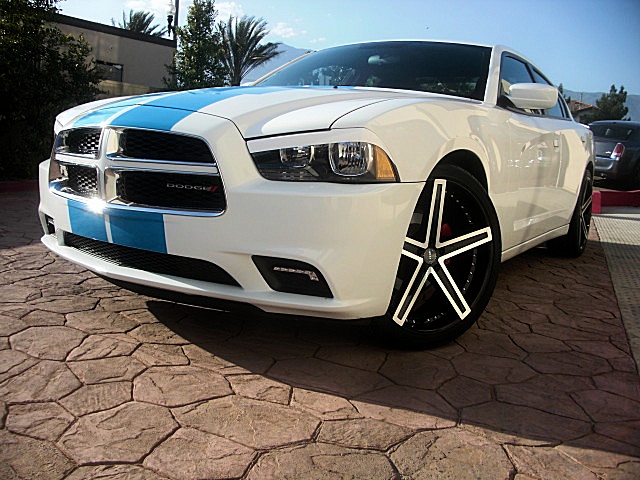 2011chargerWHITE/25e52.JPG
