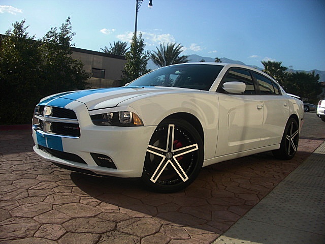 2011chargerWHITE/25e52.JPG
