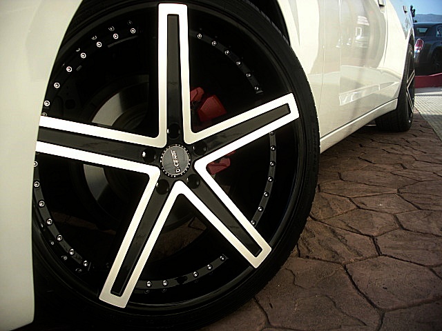 2011chargerWHITE/25e43.JPG