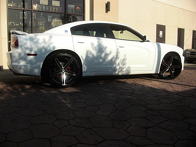 2011chargerWHITE/25e52.JPG