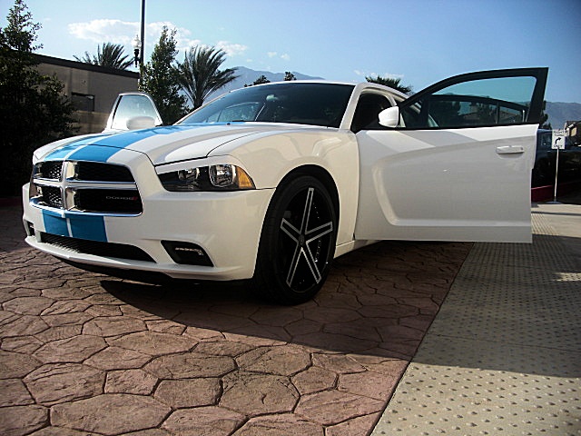 2011chargerWHITE/25e52.JPG