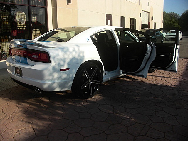 2011chargerWHITE/25e52.JPG
