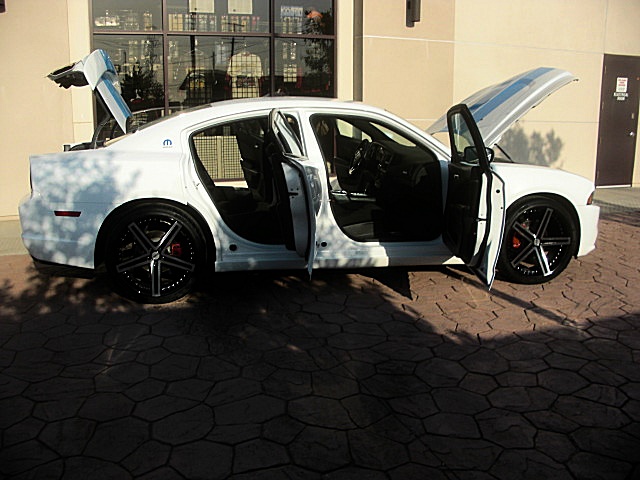 2011chargerWHITE/25e52.JPG