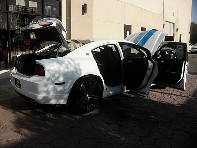 2011chargerWHITE/25e52.JPG