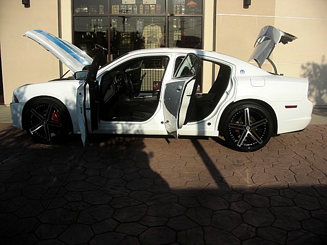 2011chargerWHITE/25e52.JPG
