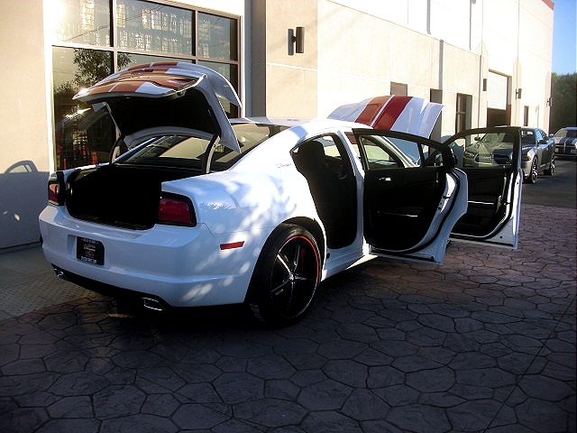 2011chargerWHITE/25kk48.jpg