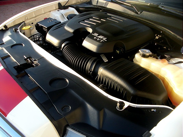2011chargerWHITE/25kk43.jpg