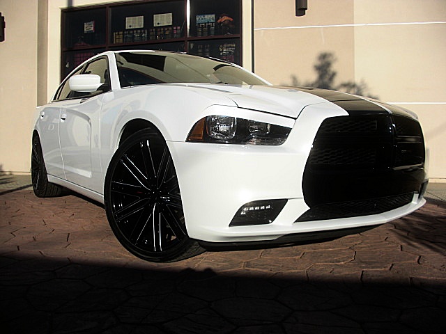 2011chargerWHITE/26a75.JPG