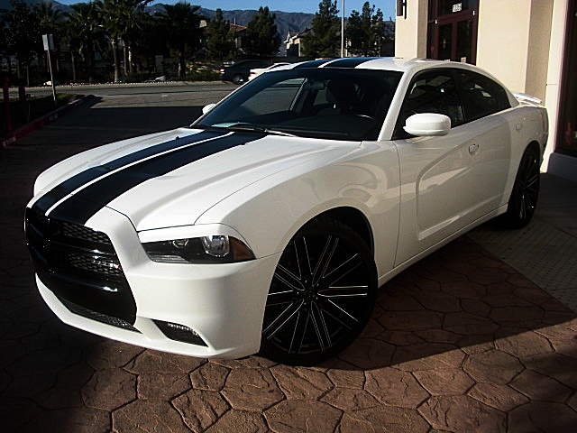 2011chargerWHITE/26a75.JPG
