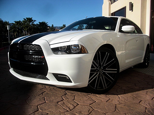 2011chargerWHITE/26a75.JPG