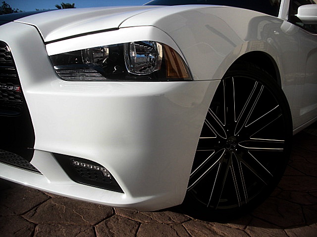 2011chargerWHITE/26a80.JPG