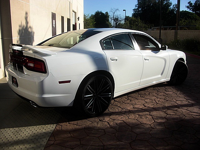 2011chargerWHITE/26a75.JPG