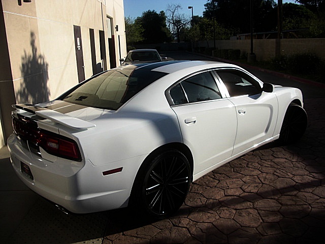 2011chargerWHITE/26a75.JPG