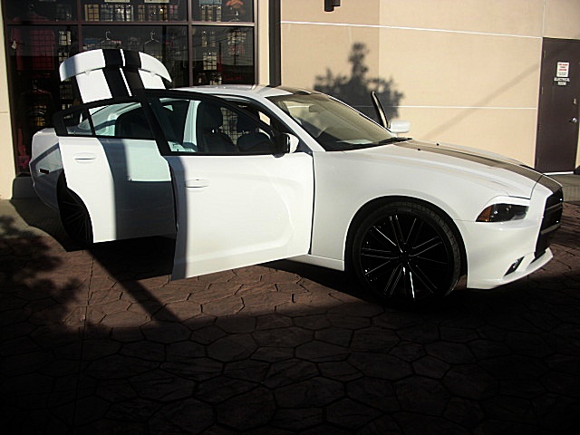 2011chargerWHITE/26a75.JPG