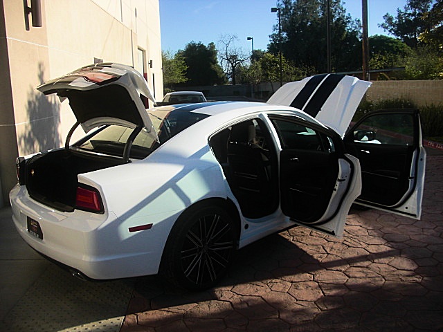 2011chargerWHITE/26a75.JPG