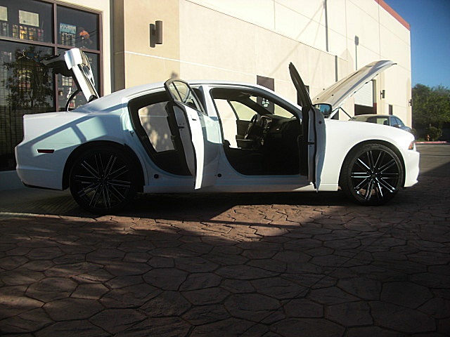 2011chargerWHITE/26a75.JPG