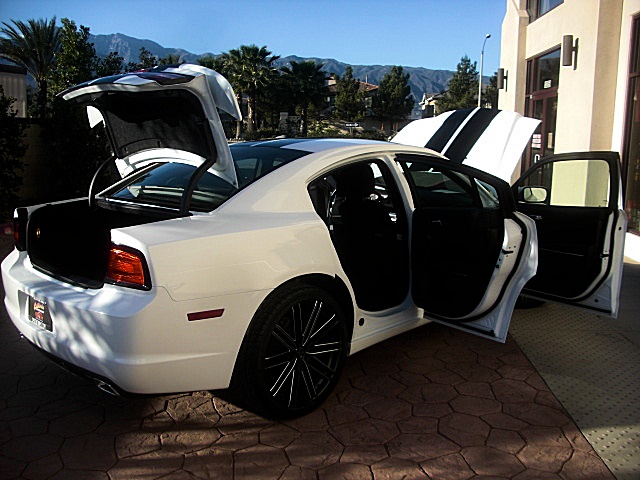 2011chargerWHITE/26a75.JPG