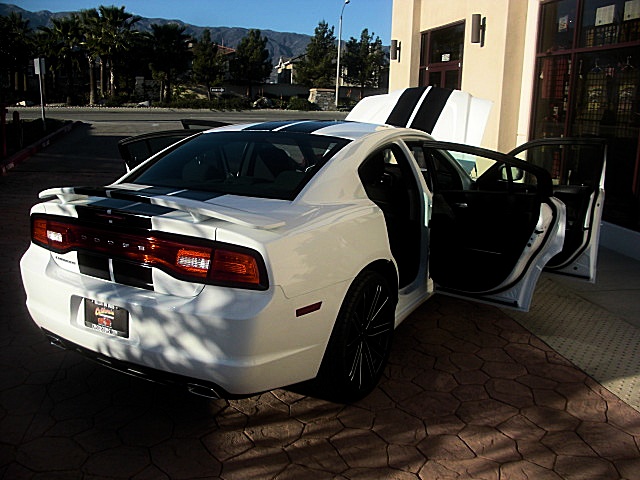 2011chargerWHITE/26a75.JPG