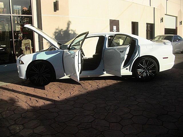 2011chargerWHITE/26a75.JPG