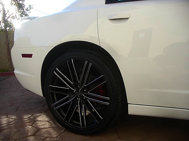 2011chargerWHITE/26a80.JPG