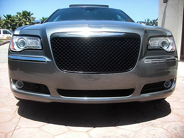 2011hemi300gray/25B42.JPG