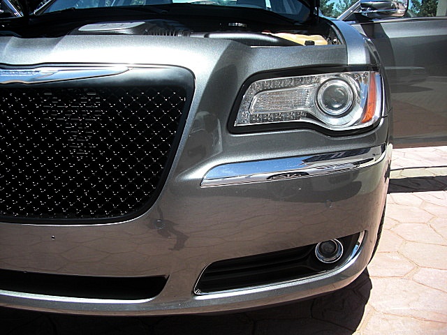 2011hemi300gray/25B42.JPG