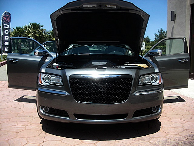 2011hemi300gray/25B42.JPG