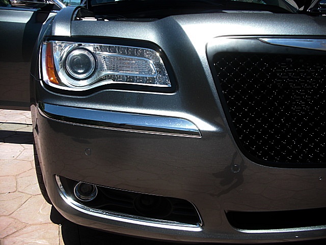 2011hemi300gray/25B42.JPG