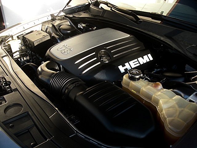 2011hemi300gray/25a63.JPG