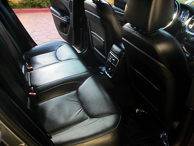2011hemi300gray/25a63.JPG