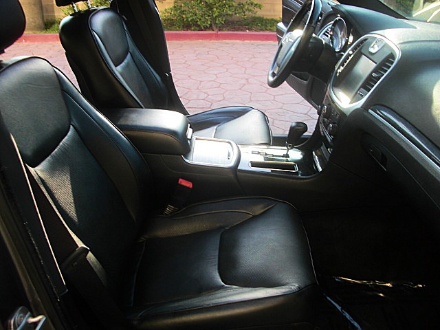 2011hemi300gray/25a63.JPG