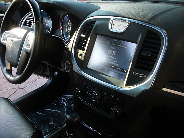 2011hemi300gray/25a63.JPG