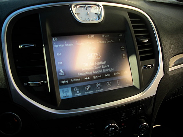 2011hemi300gray/25a63.JPG
