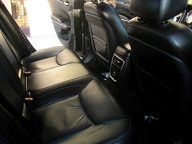 2011hemi300gray/25a63.JPG