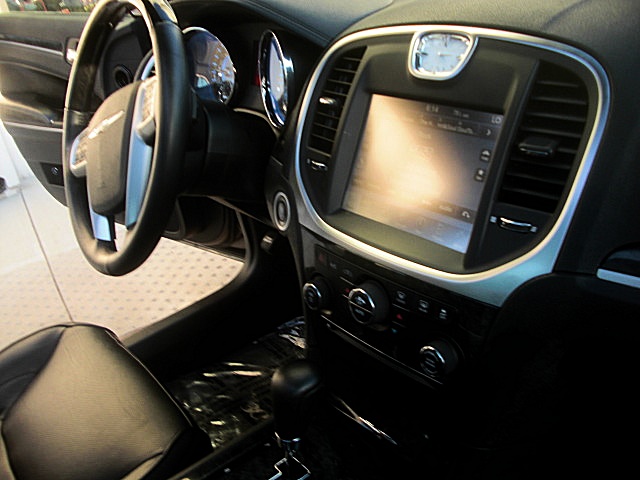 2011hemi300gray/25a63.JPG