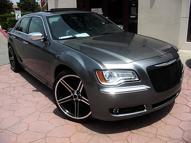 2011hemi300gray/25c31.JPG