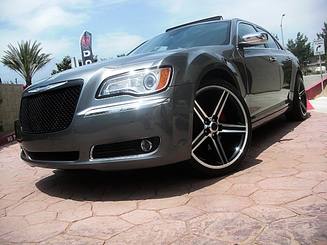 2011hemi300gray/25c31.JPG