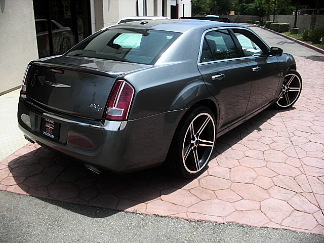 2011hemi300gray/25c31.JPG