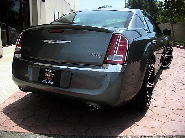 2011hemi300gray/25c31.JPG