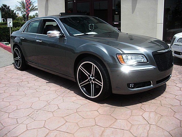 2011hemi300gray/25c31.JPG
