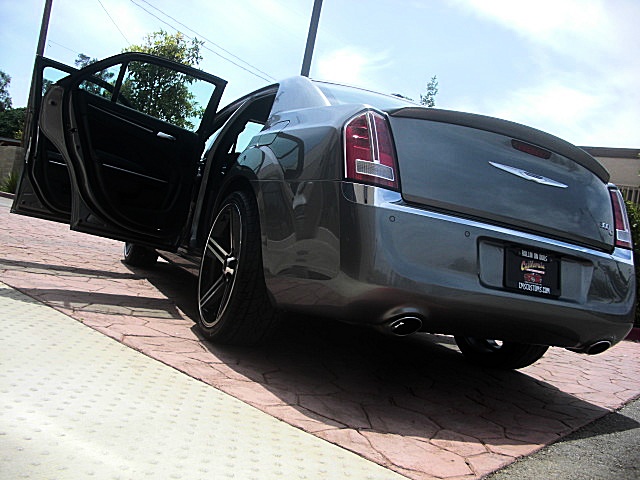 2011hemi300gray/25c31.JPG