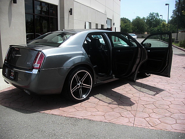 2011hemi300gray/25c31.JPG