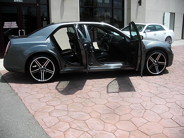 2011hemi300gray/25c31.JPG