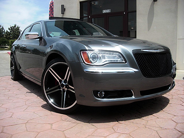 2011hemi300gray/25c31.JPG