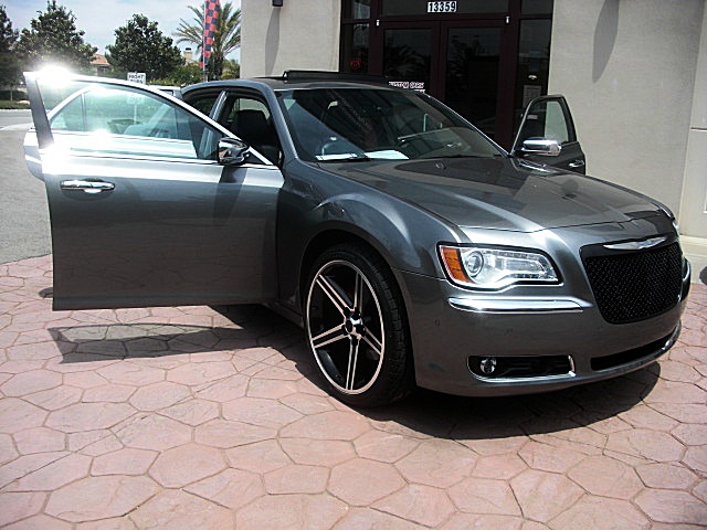 2011hemi300gray/25c31.JPG